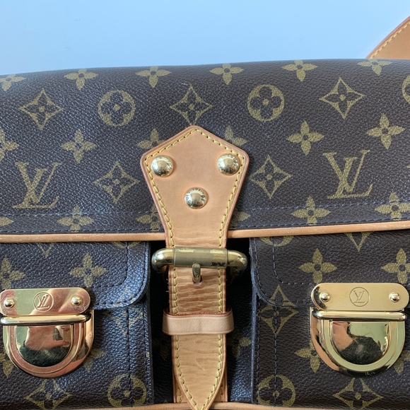 Louis Vuitton Hudson Bag - Picture 3 of 15